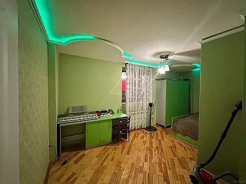 Satılır 4 otaqlı mənzil 118 m²