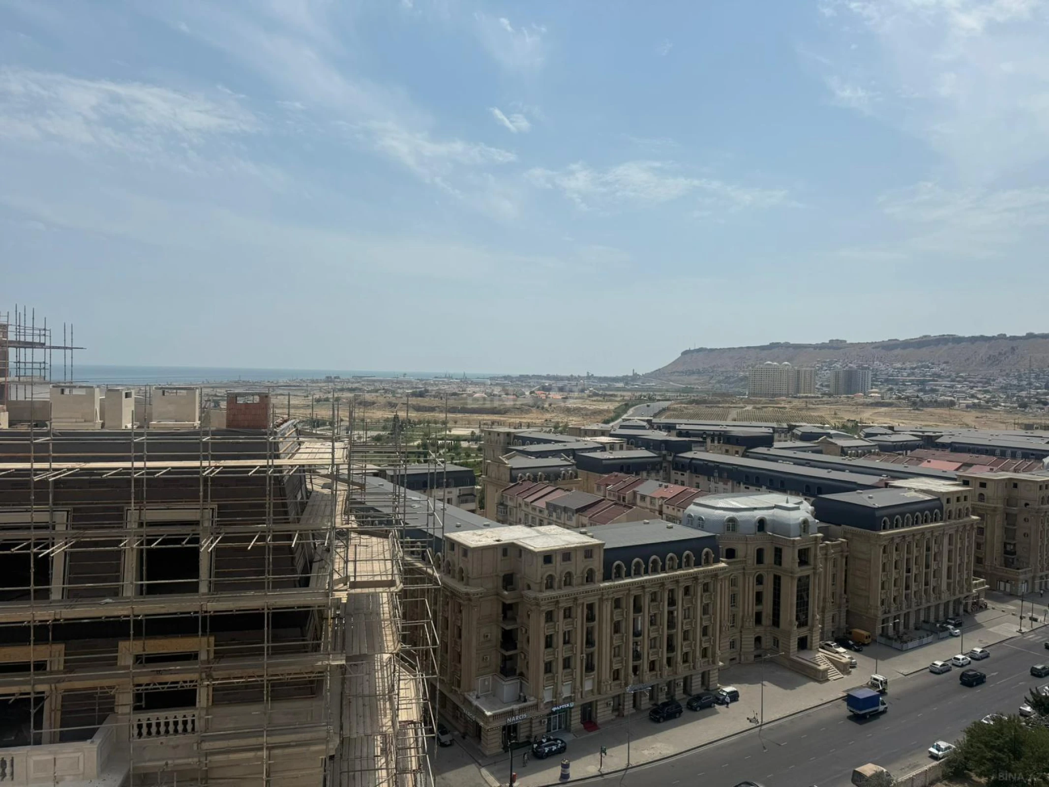 Satılır 4 otaqlı mənzil 157 m²