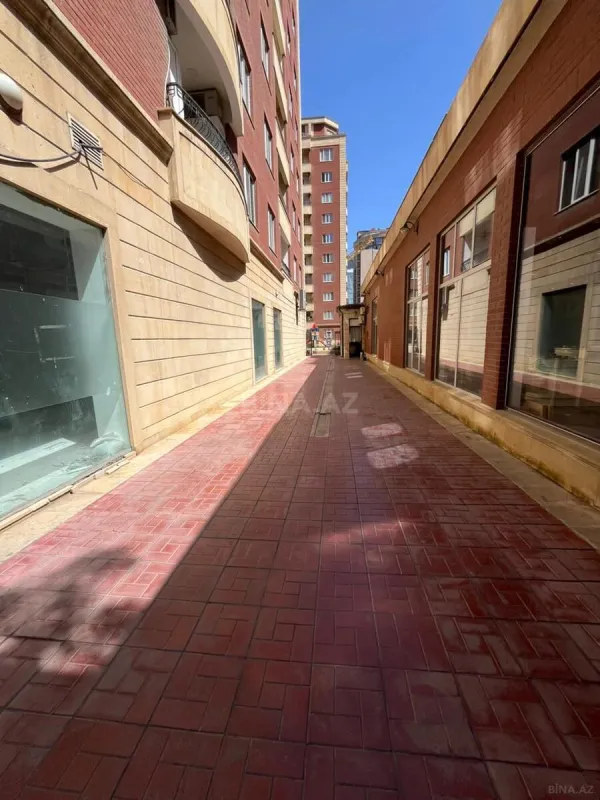 Satılır 4 otaqlı mənzil 187 m²