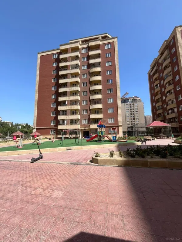 Satılır 4 otaqlı mənzil 187 m²