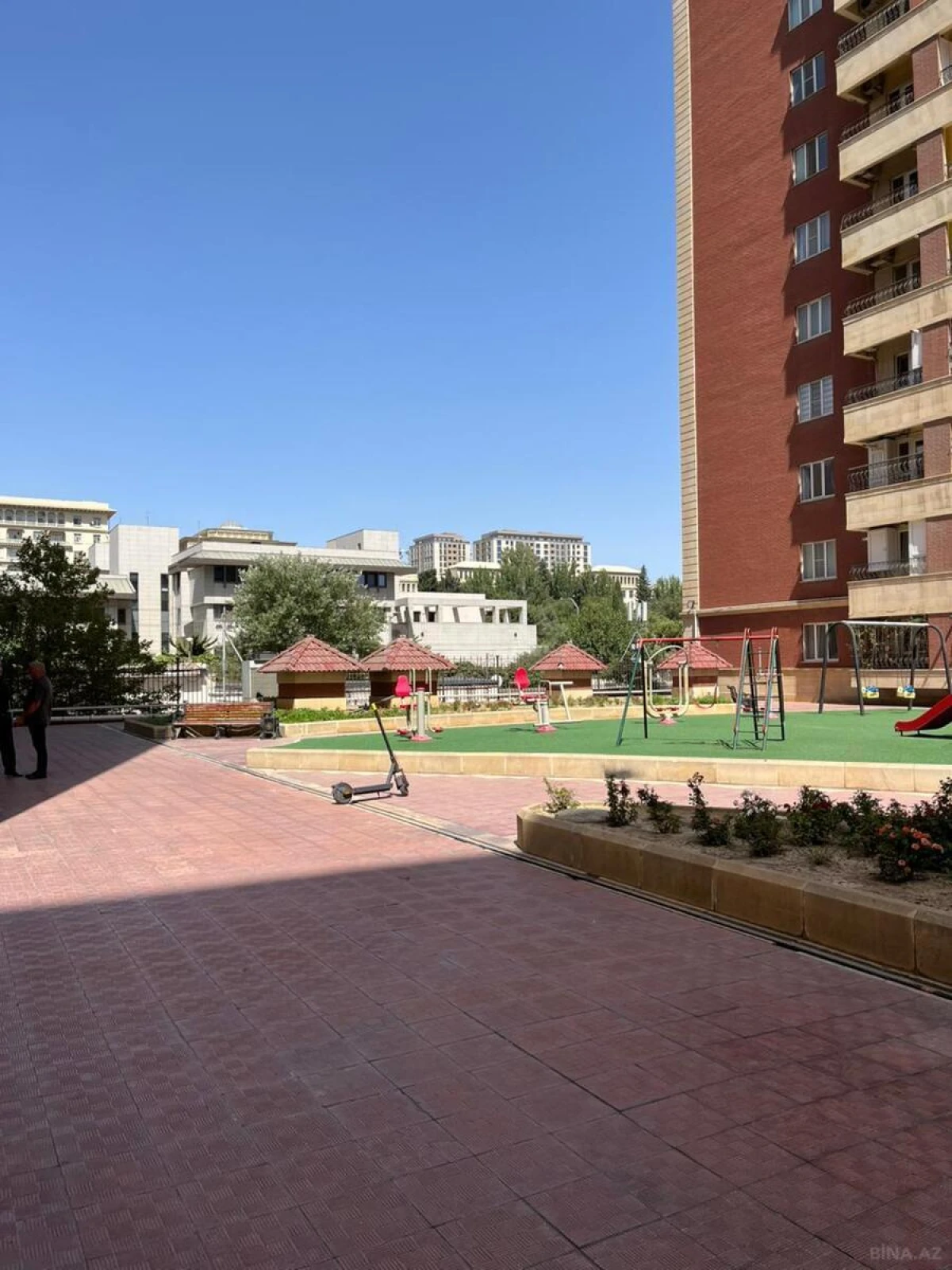 Satılır 4 otaqlı mənzil 187 m²