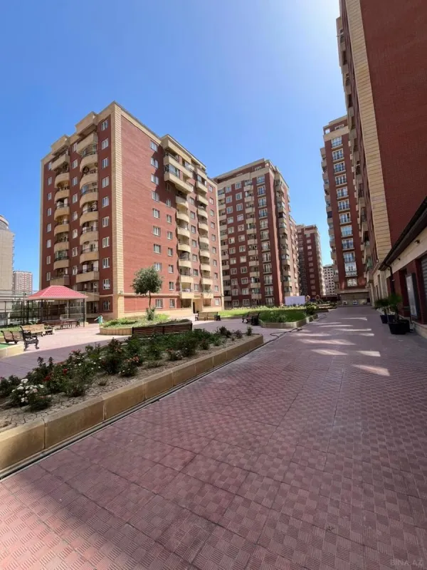Satılır 4 otaqlı mənzil 187 m²