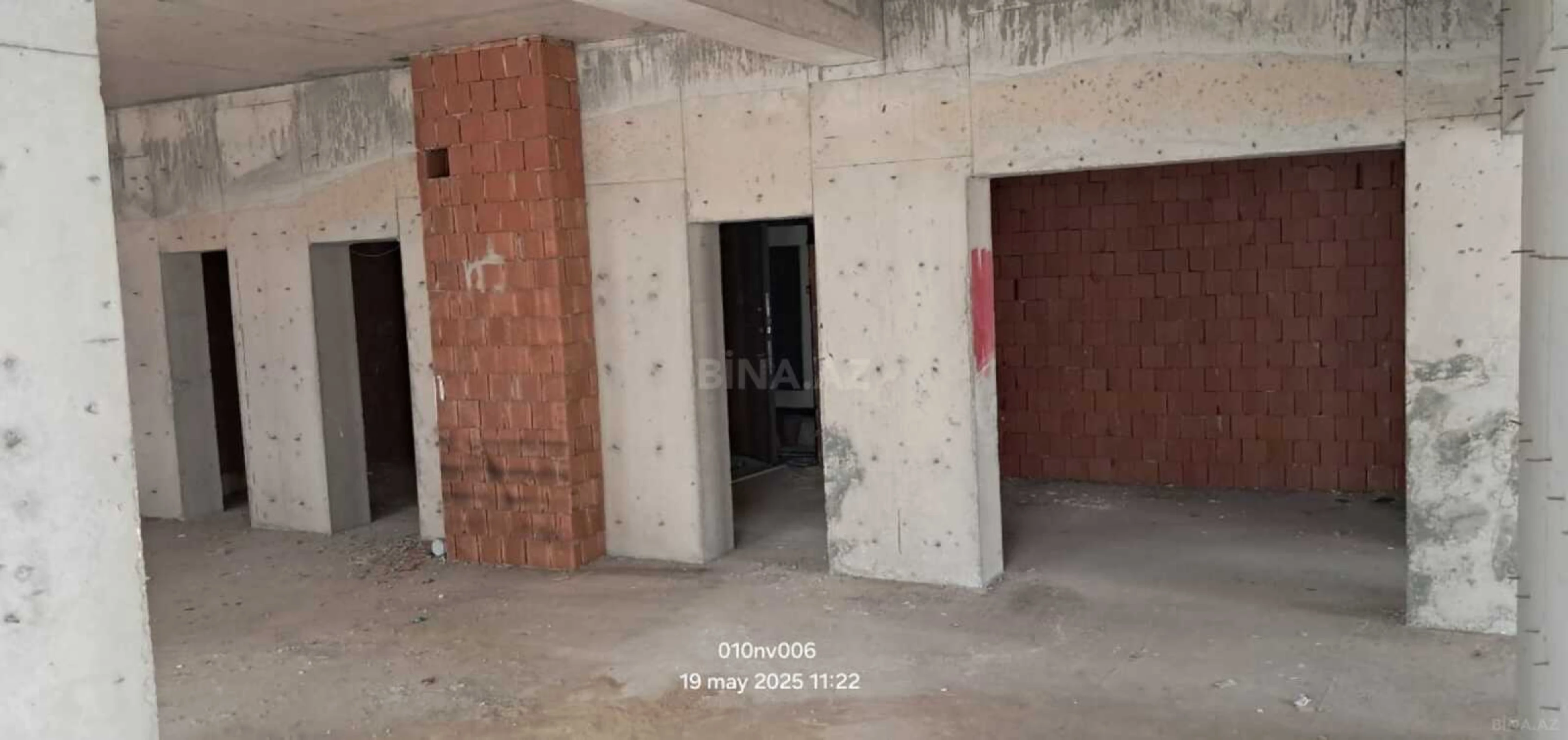 Satılır 4 otaqlı mənzil 187 m²