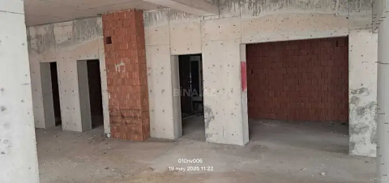 Satılır 4 otaqlı mənzil 187 m²