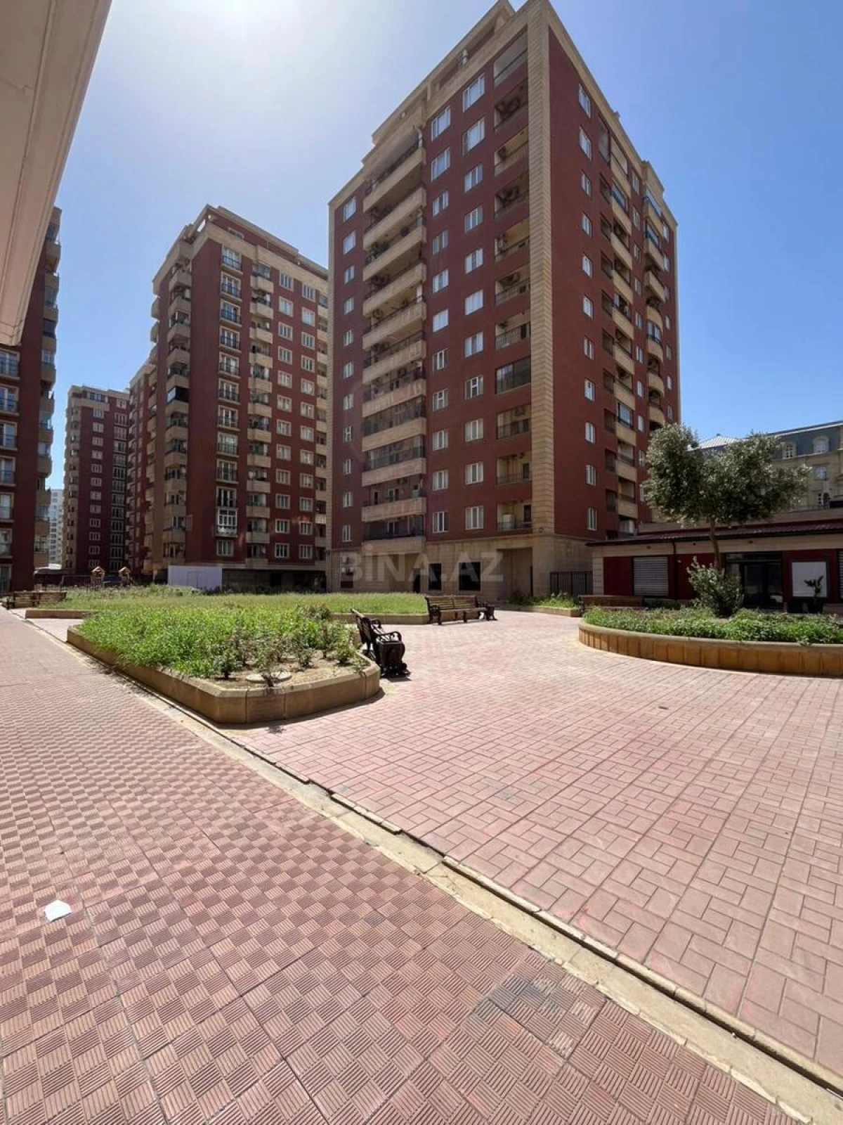 Satılır 4 otaqlı mənzil 187 m²