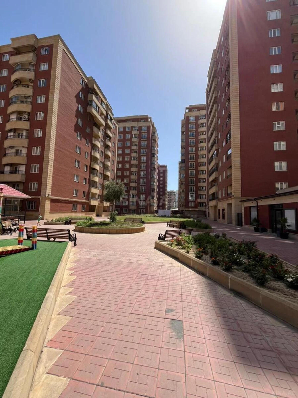 Satılır 4 otaqlı mənzil 187 m²