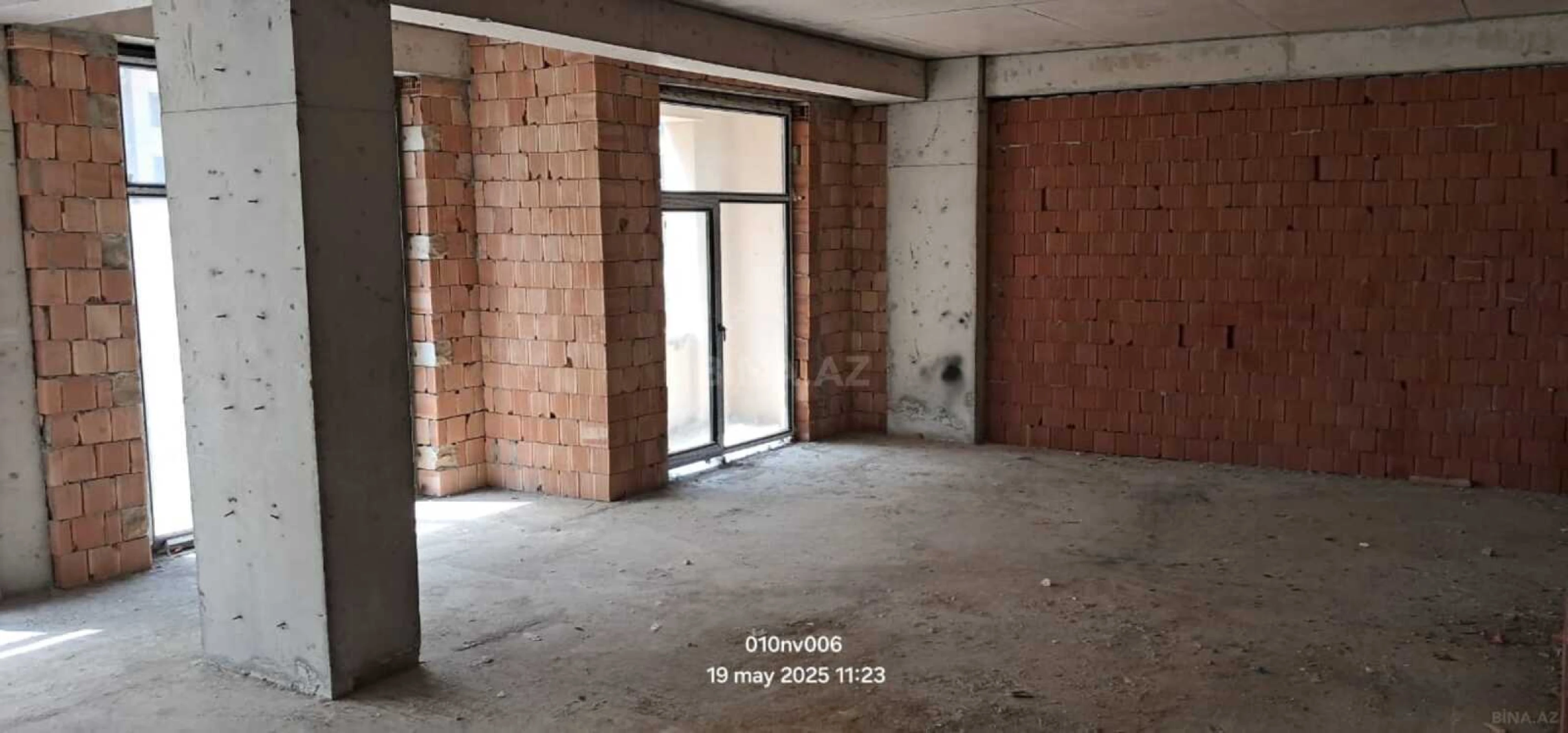Satılır 4 otaqlı mənzil 187 m²