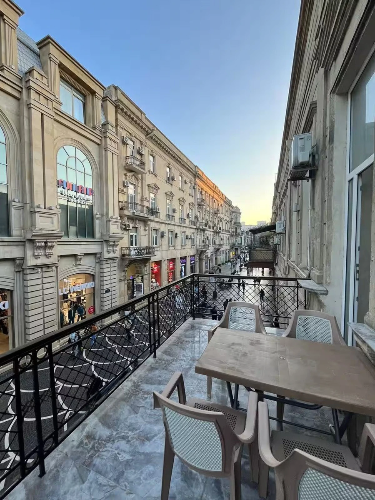 Kirayə verilir 2 otaqlı mənzil 80 m²