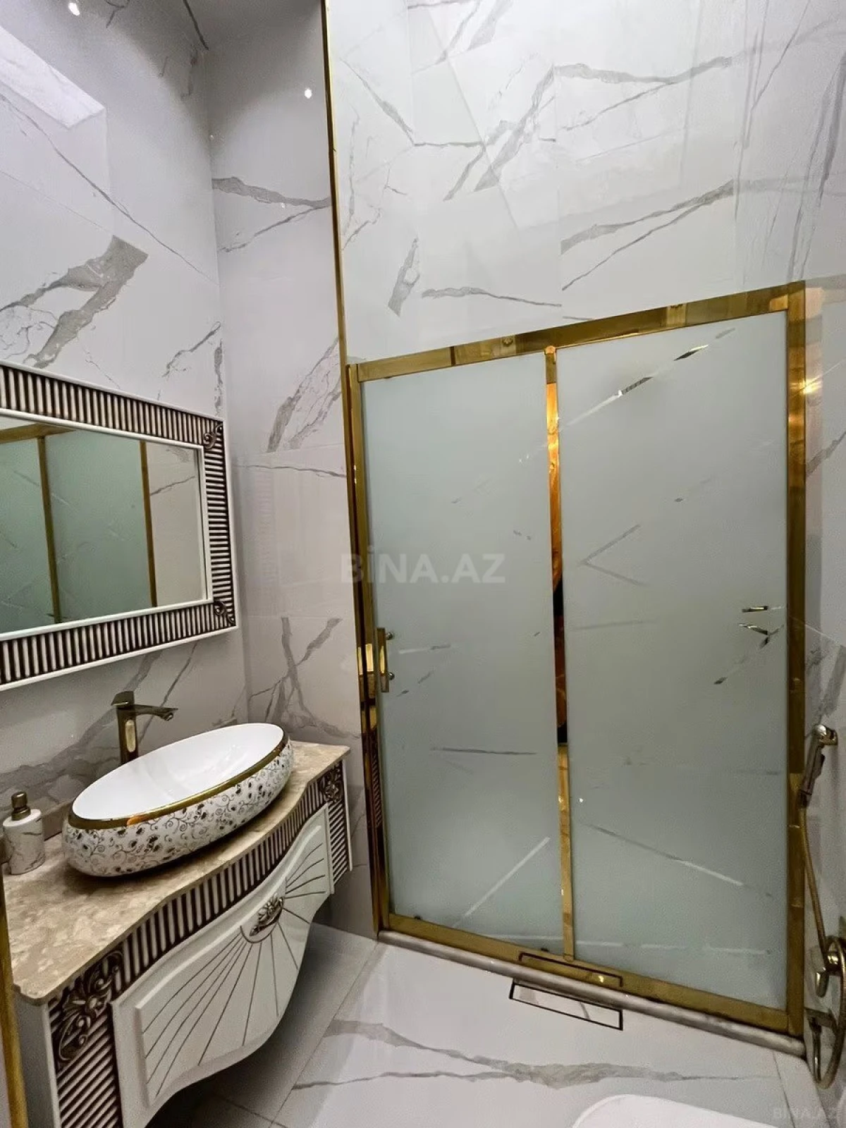 Kirayə verilir 2 otaqlı mənzil 80 m²