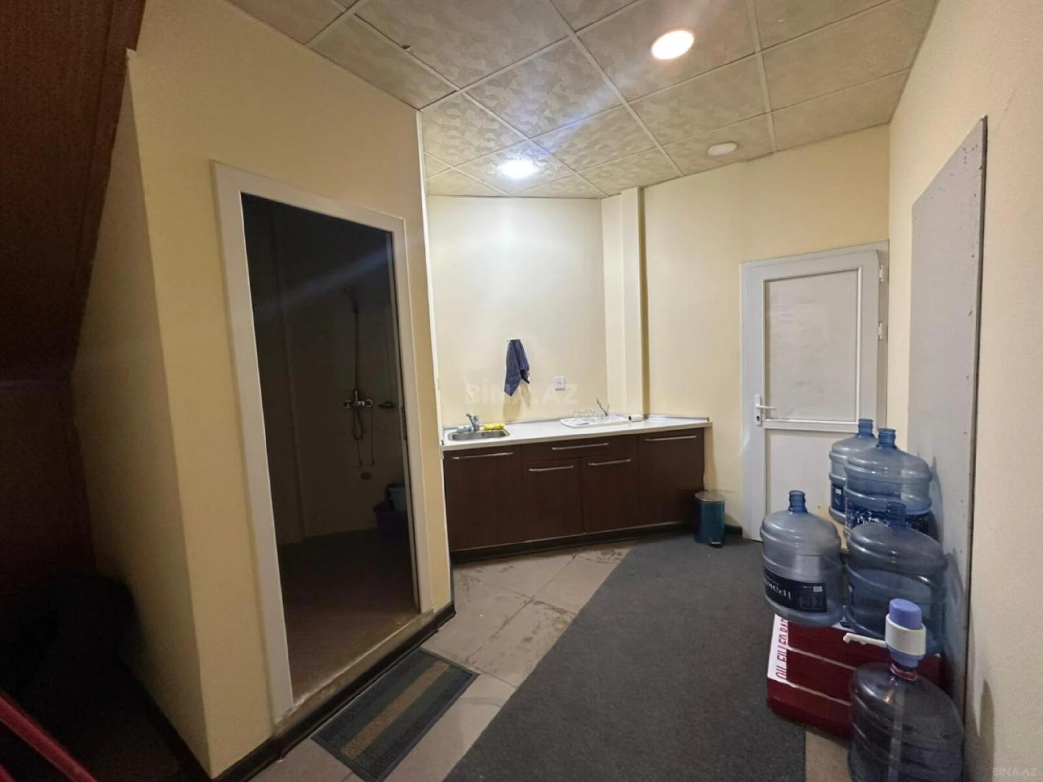 Kirayə verilir 6 otaqlı ofis 180 m²