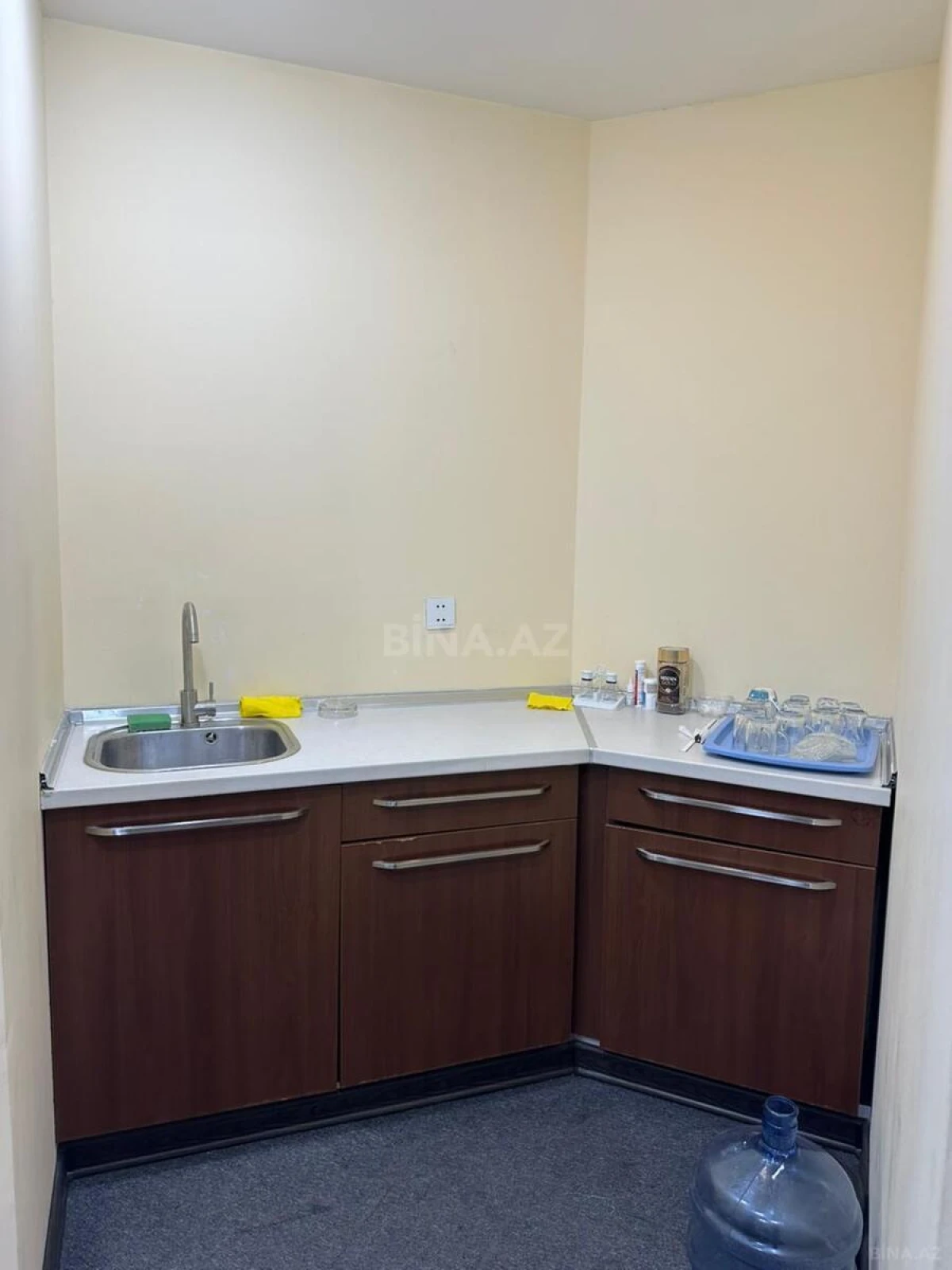 Kirayə verilir 6 otaqlı ofis 180 m²