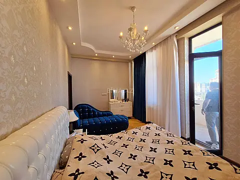 Satılır 4 otaqlı mənzil 105 m²