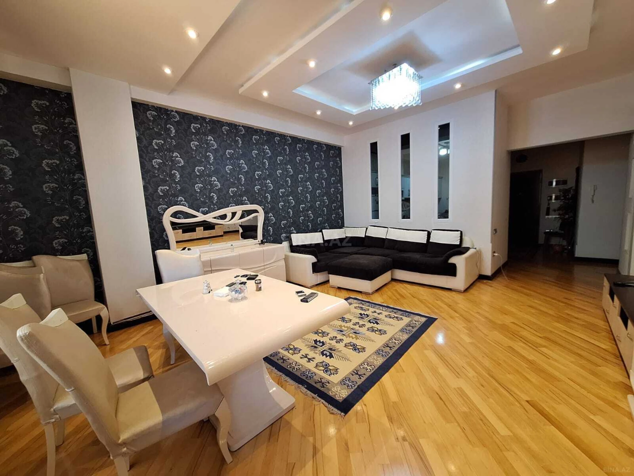 Satılır 4 otaqlı mənzil 105 m²