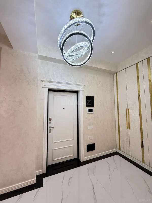 Satılır 3 otaqlı mənzil 105 m²