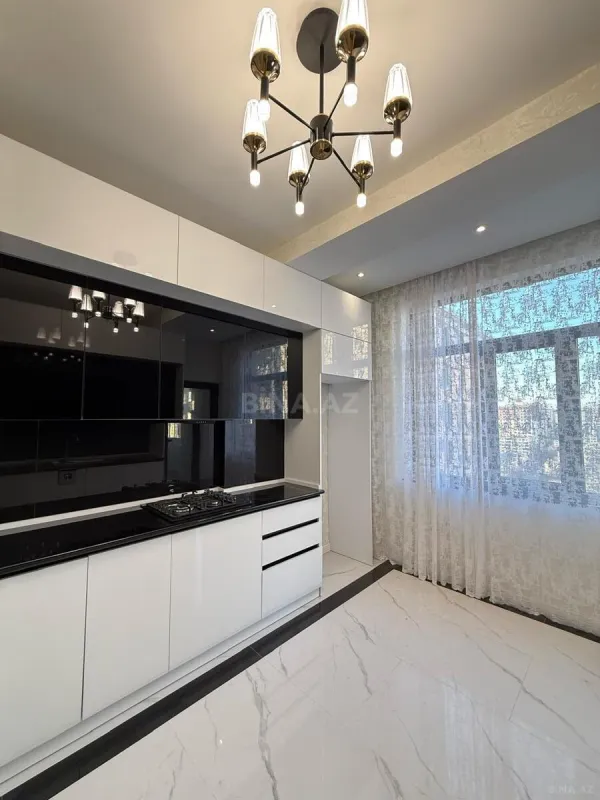 Satılır 3 otaqlı mənzil 105 m²