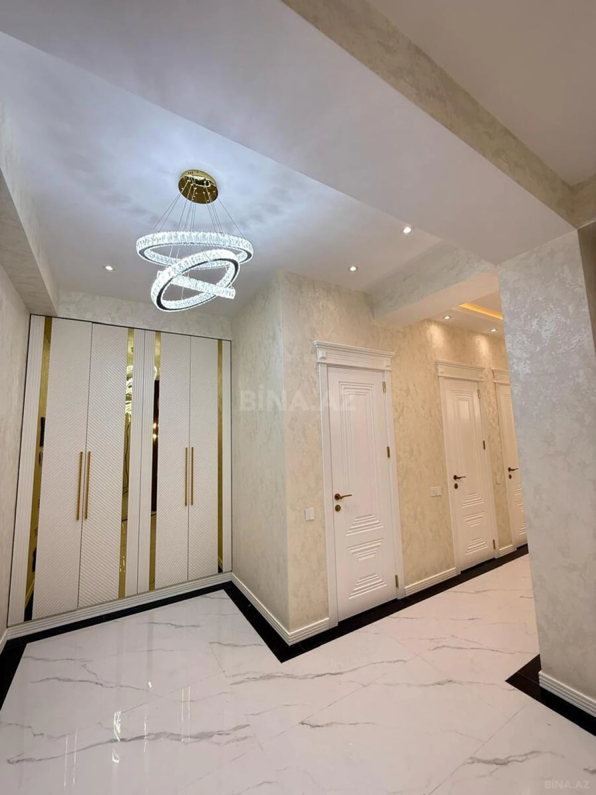Satılır 3 otaqlı mənzil 105 m²