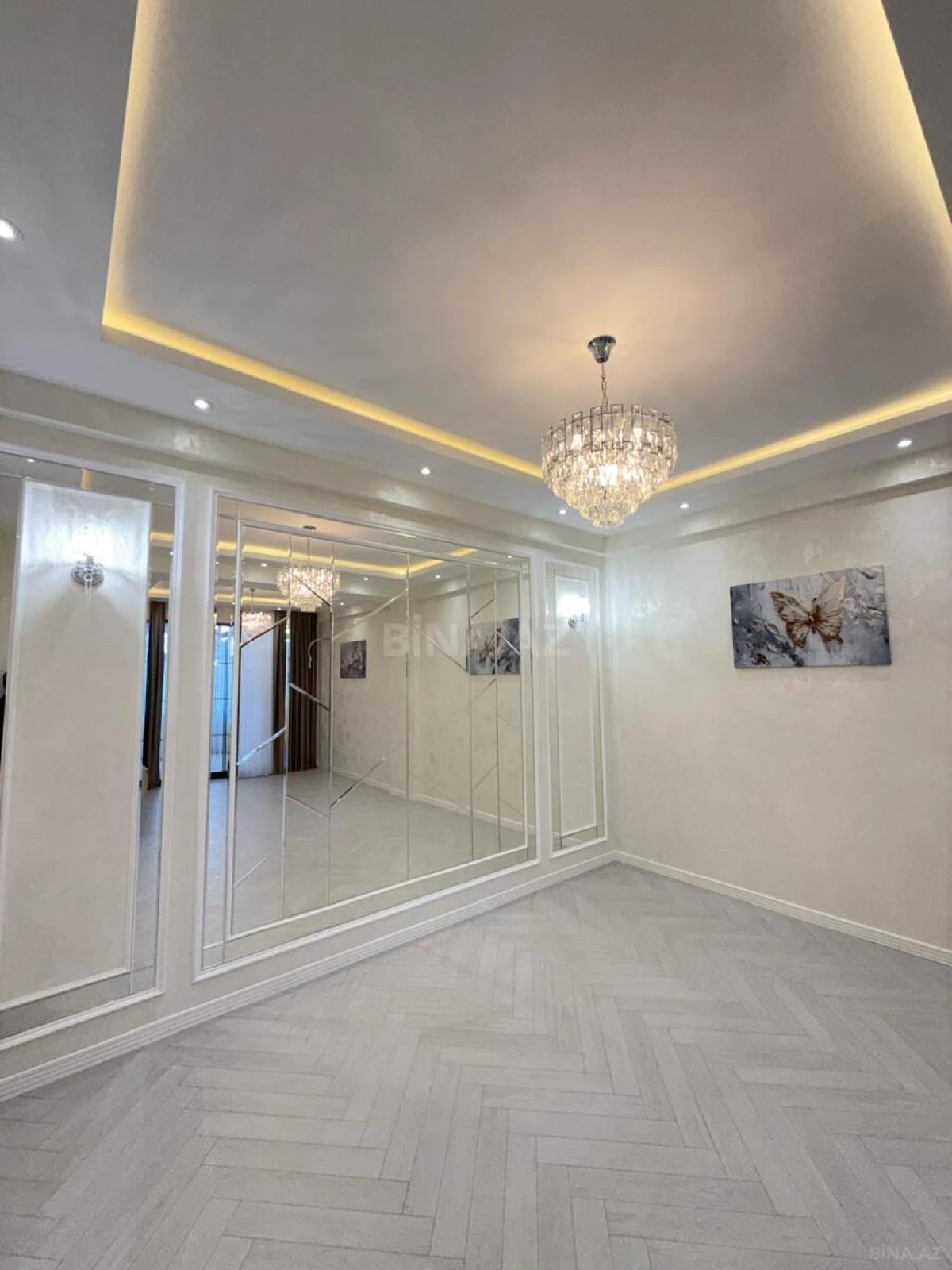 Satılır 3 otaqlı mənzil 105 m²