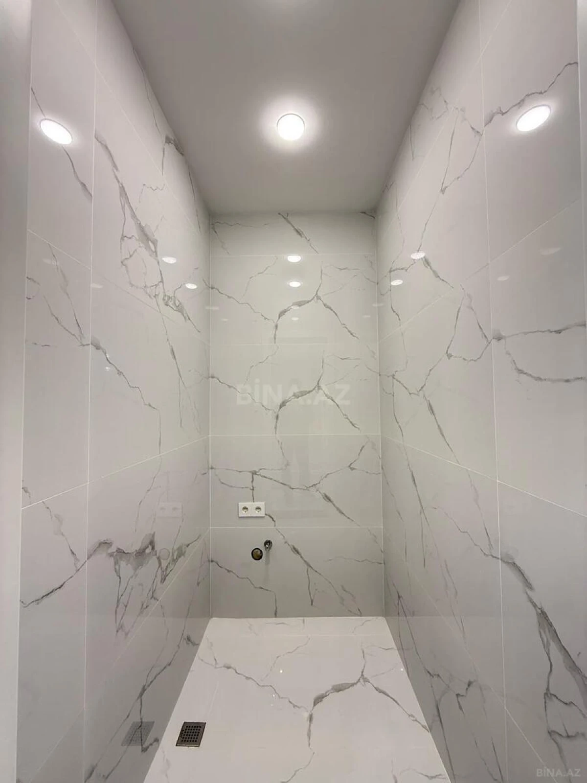 Satılır 3 otaqlı mənzil 105 m²