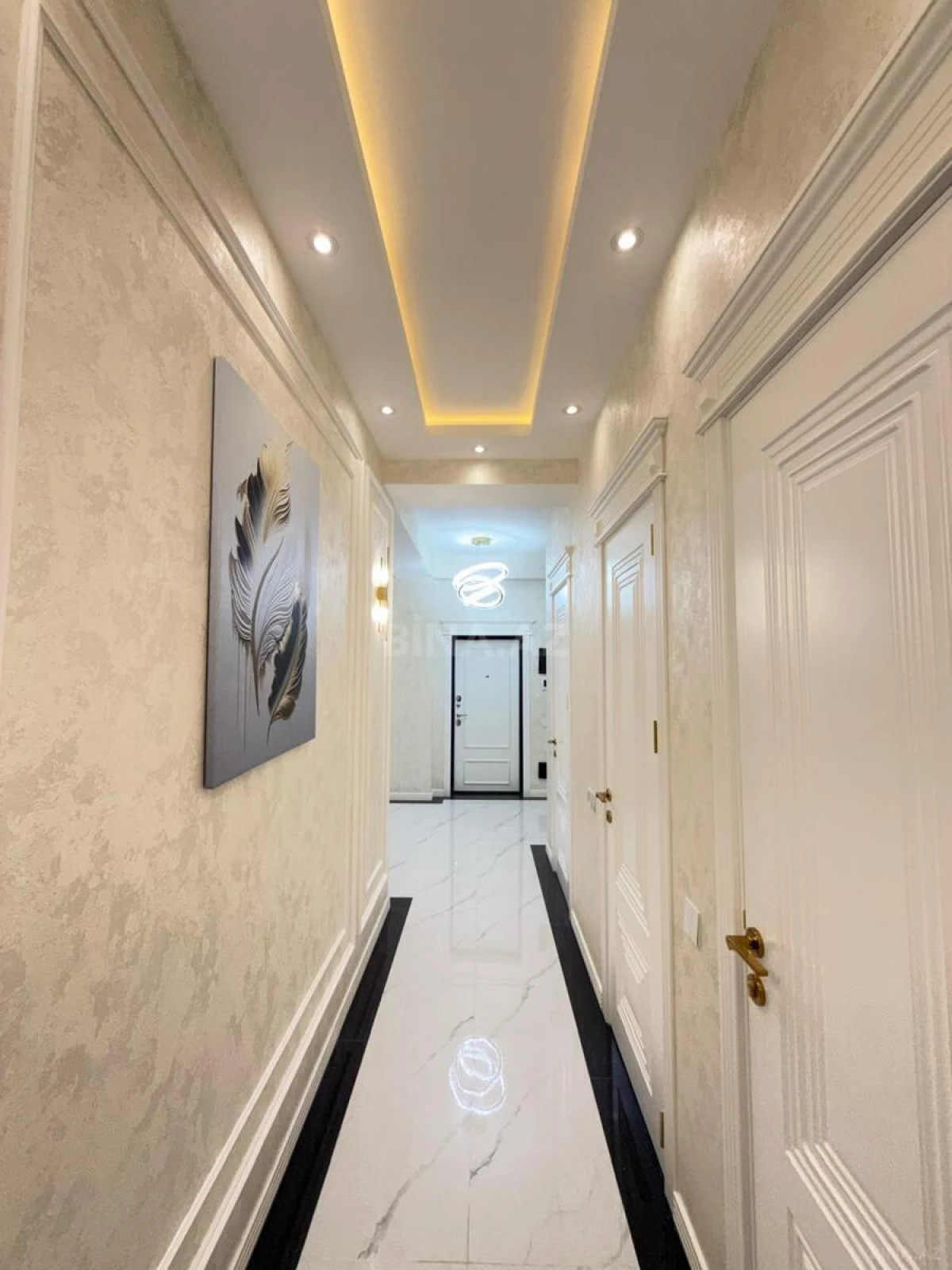 Satılır 3 otaqlı mənzil 105 m²