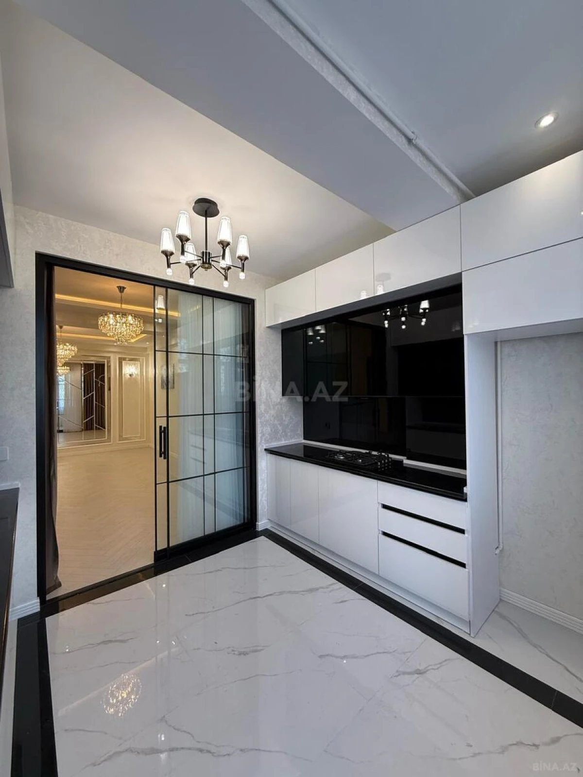 Satılır 3 otaqlı mənzil 105 m²