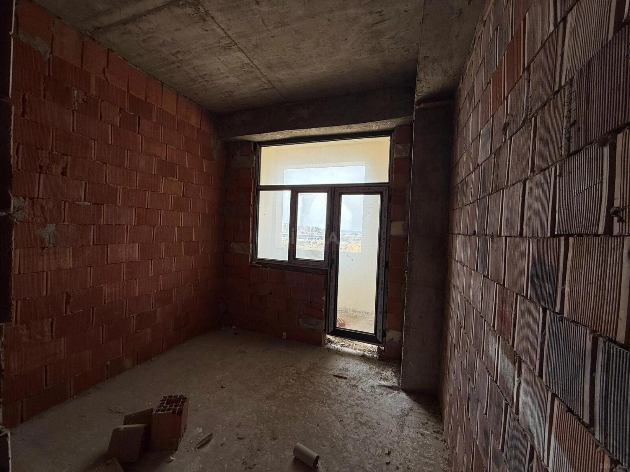 Satılır 1 otaqlı mənzil 71 m²