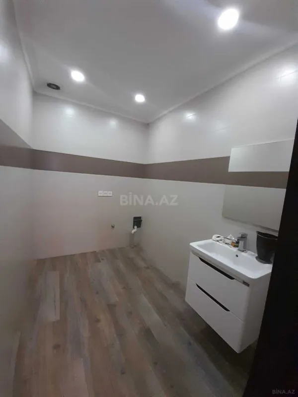 Satılır 3 otaqlı mənzil 135 m²