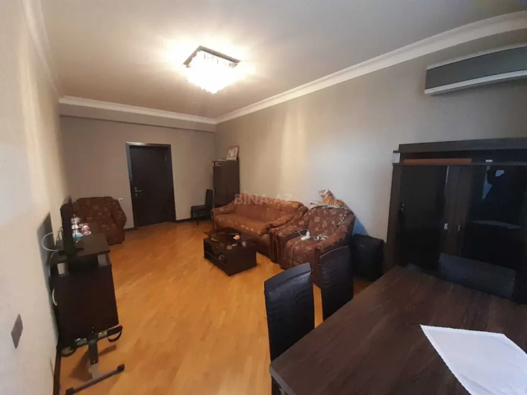 Satılır 3 otaqlı mənzil 135 m²