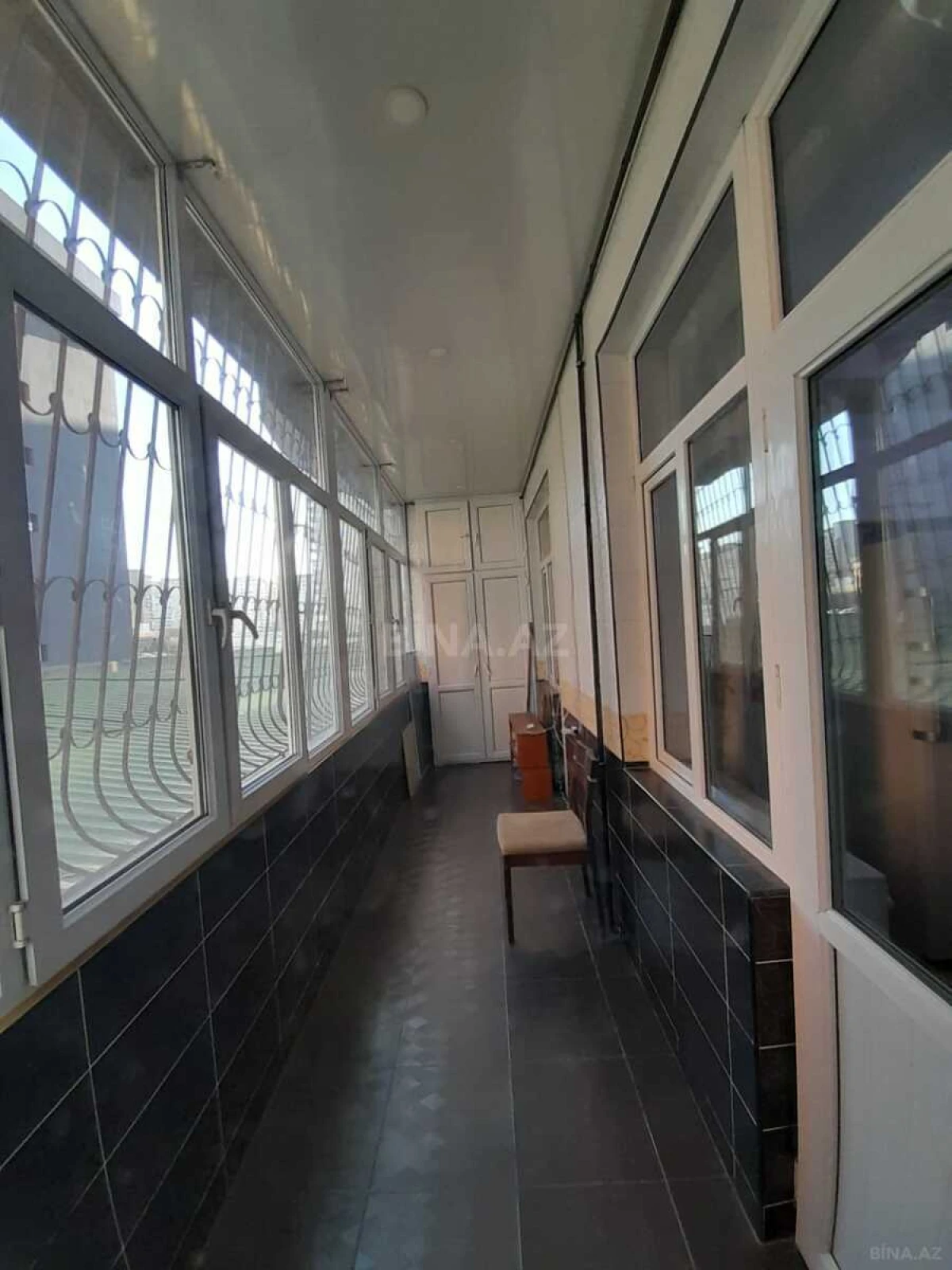 Satılır 3 otaqlı mənzil 135 m²