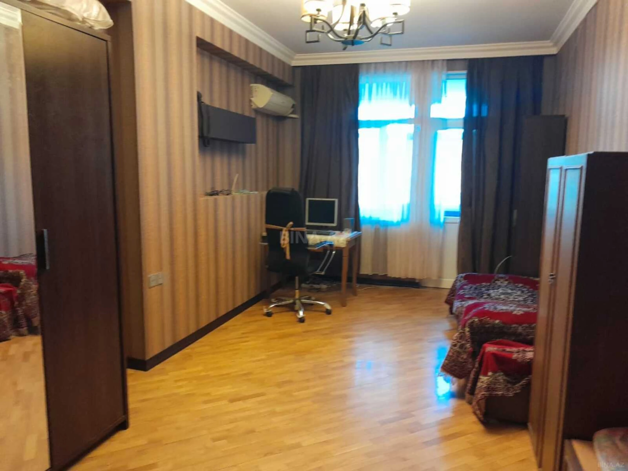 Satılır 3 otaqlı mənzil 135 m²