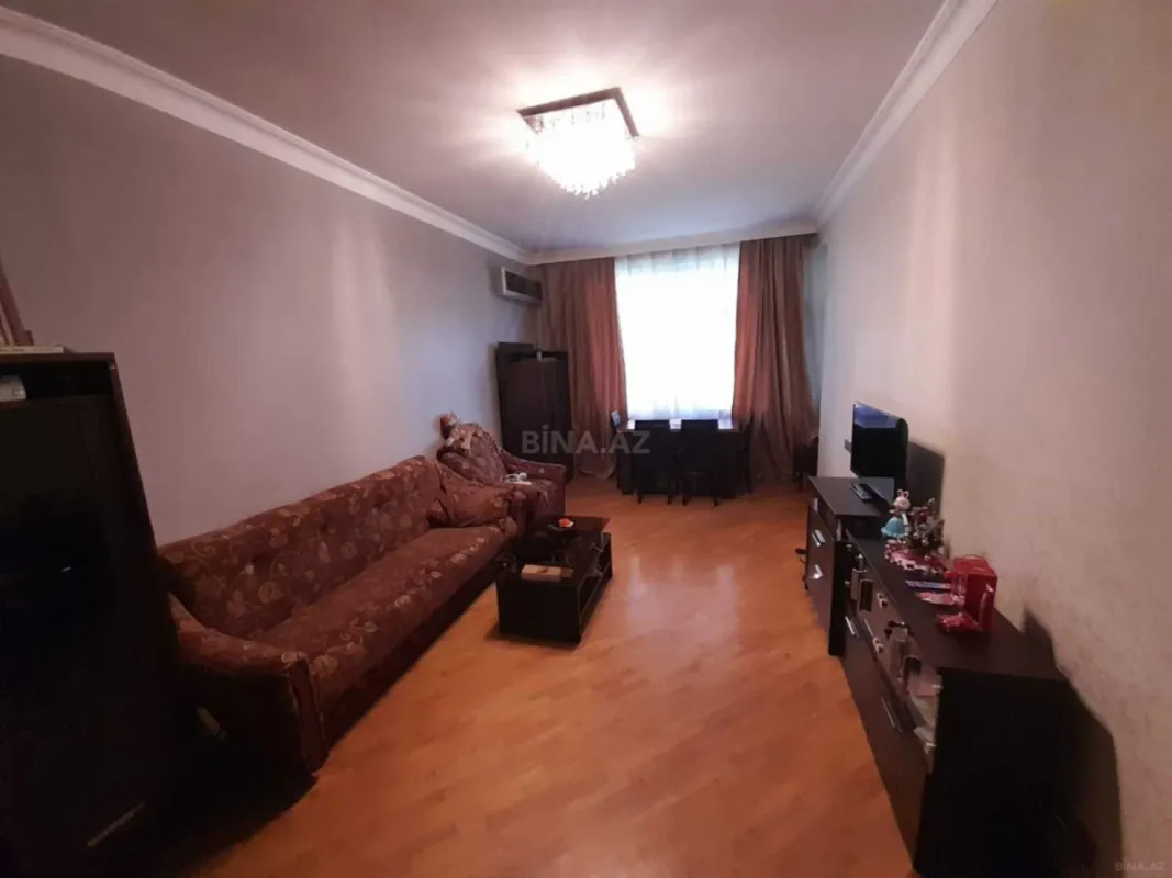Satılır 3 otaqlı mənzil 135 m²