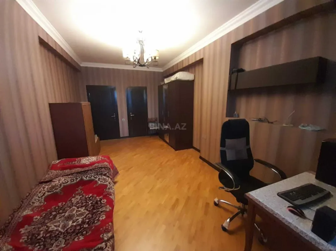 Satılır 3 otaqlı mənzil 135 m²