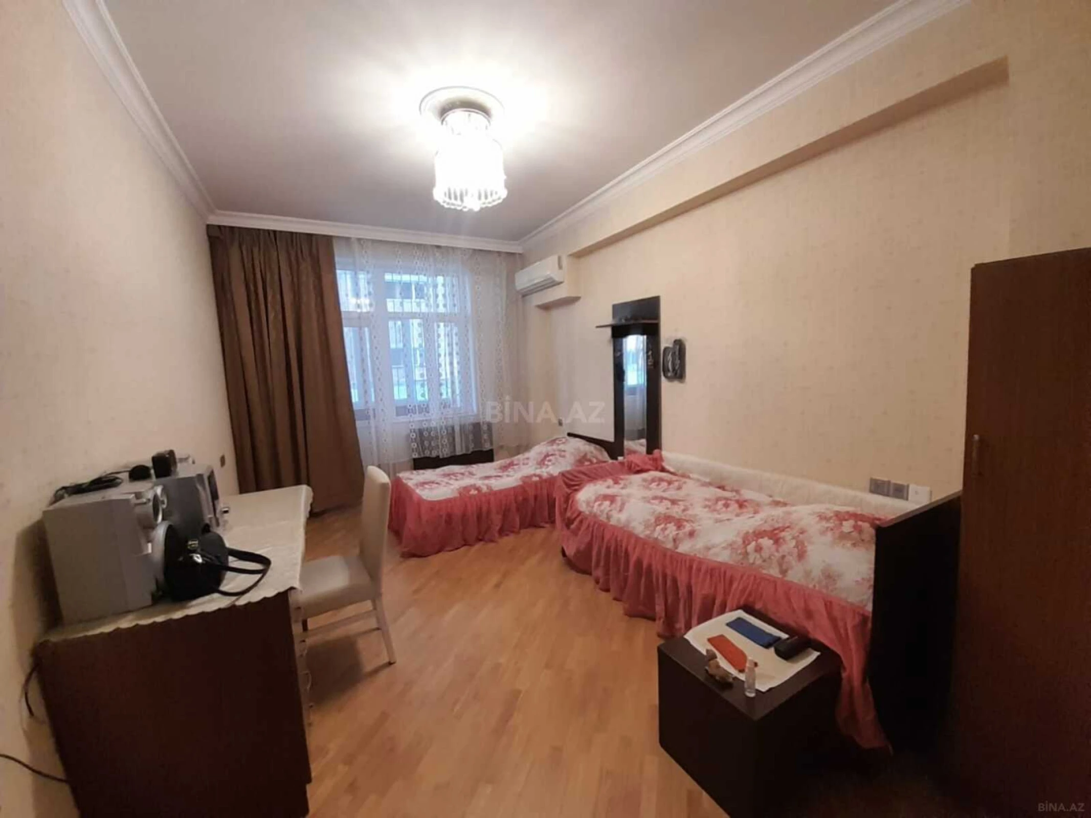 Satılır 3 otaqlı mənzil 135 m²
