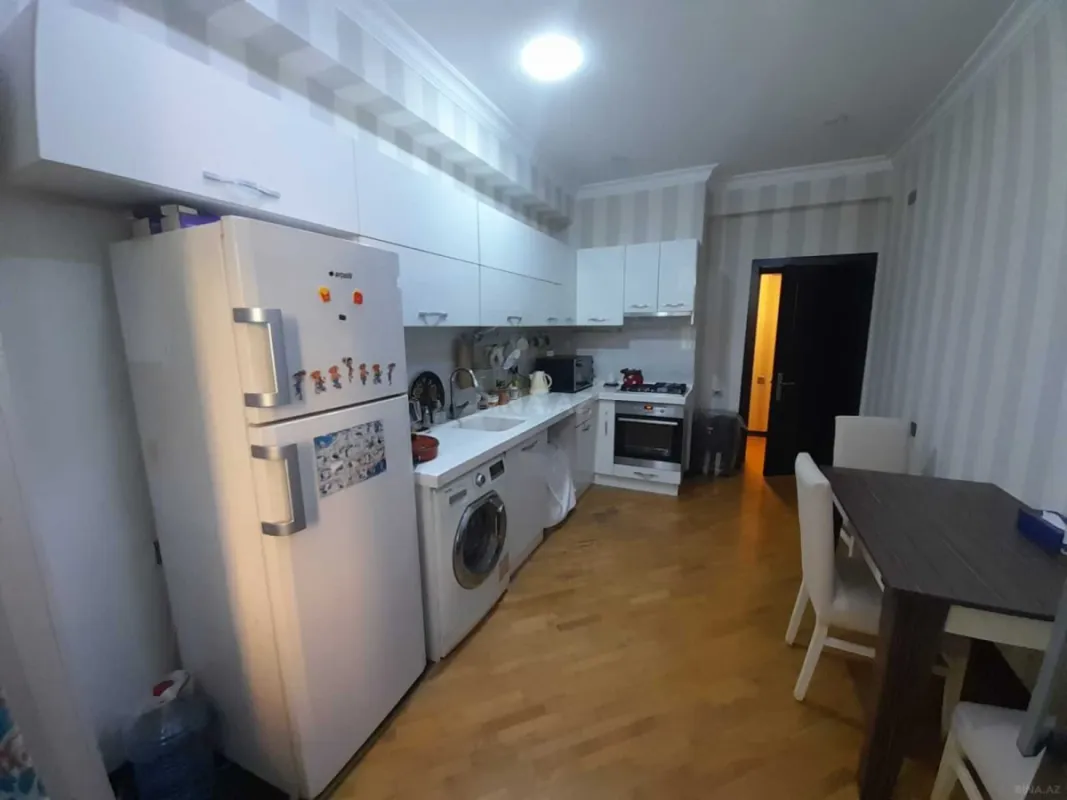 Satılır 3 otaqlı mənzil 135 m²