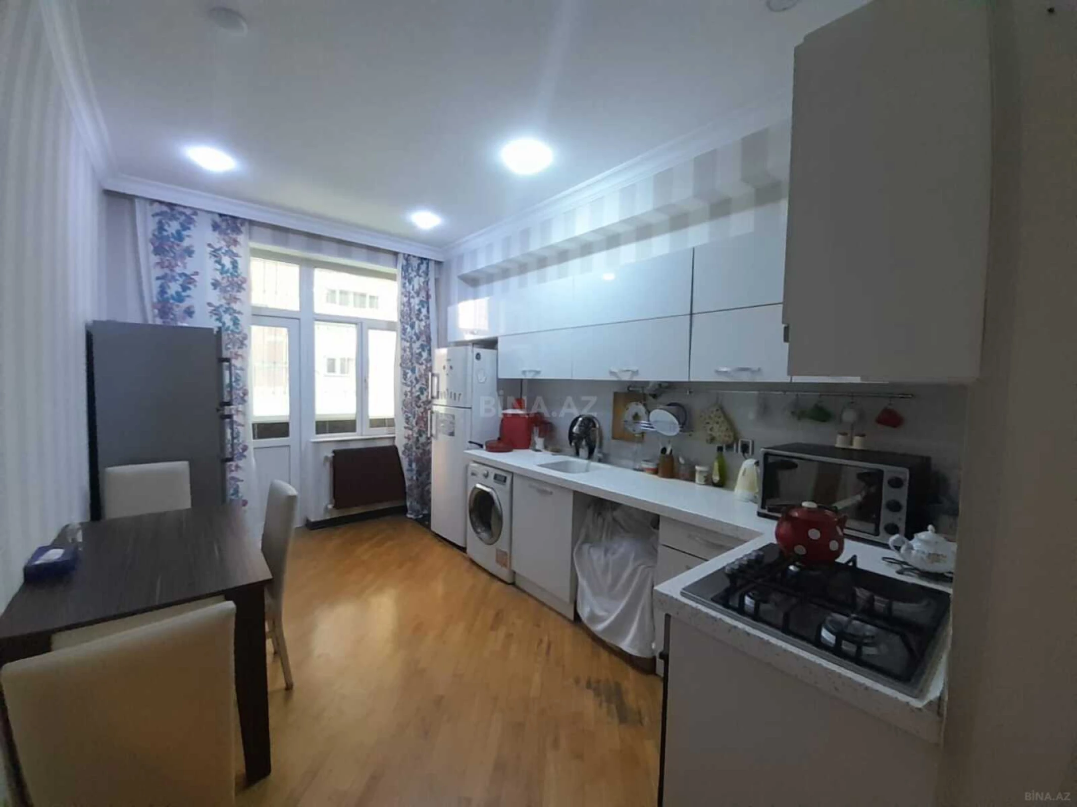 Satılır 3 otaqlı mənzil 135 m²