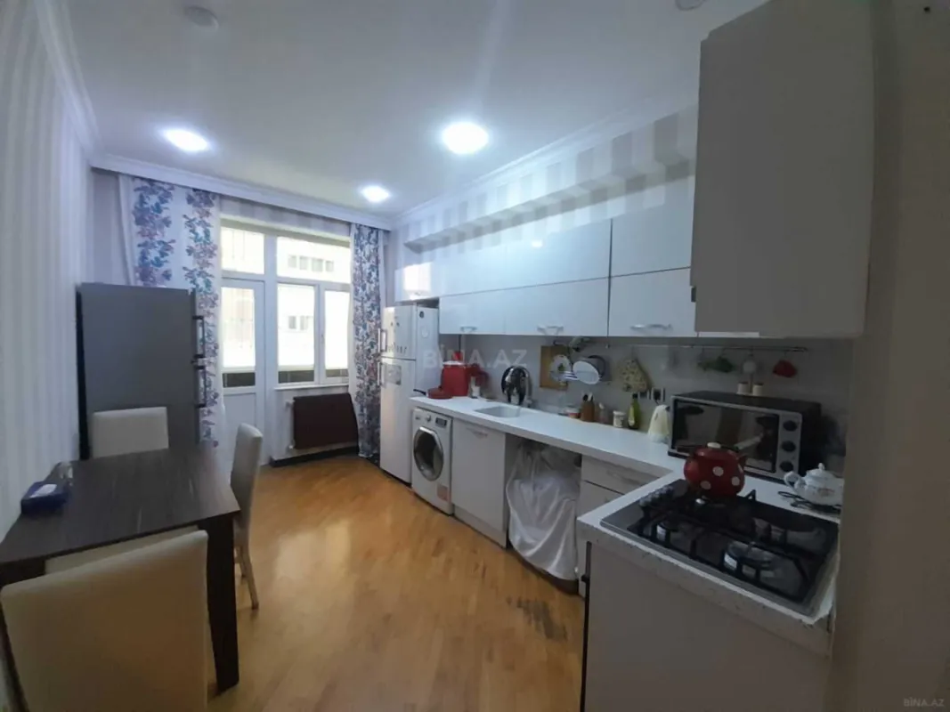 Satılır 3 otaqlı mənzil 135 m²