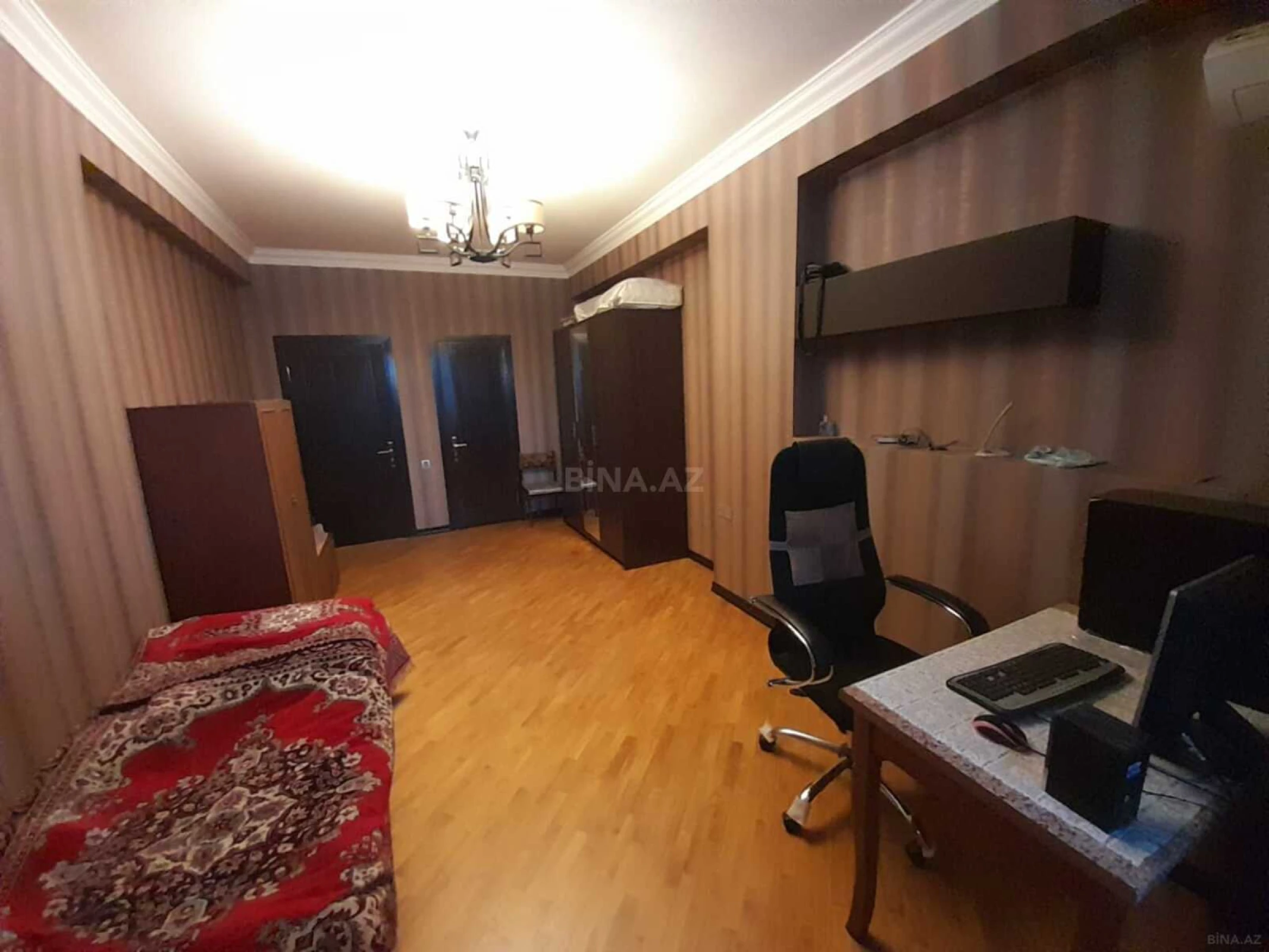 Satılır 3 otaqlı mənzil 135 m²