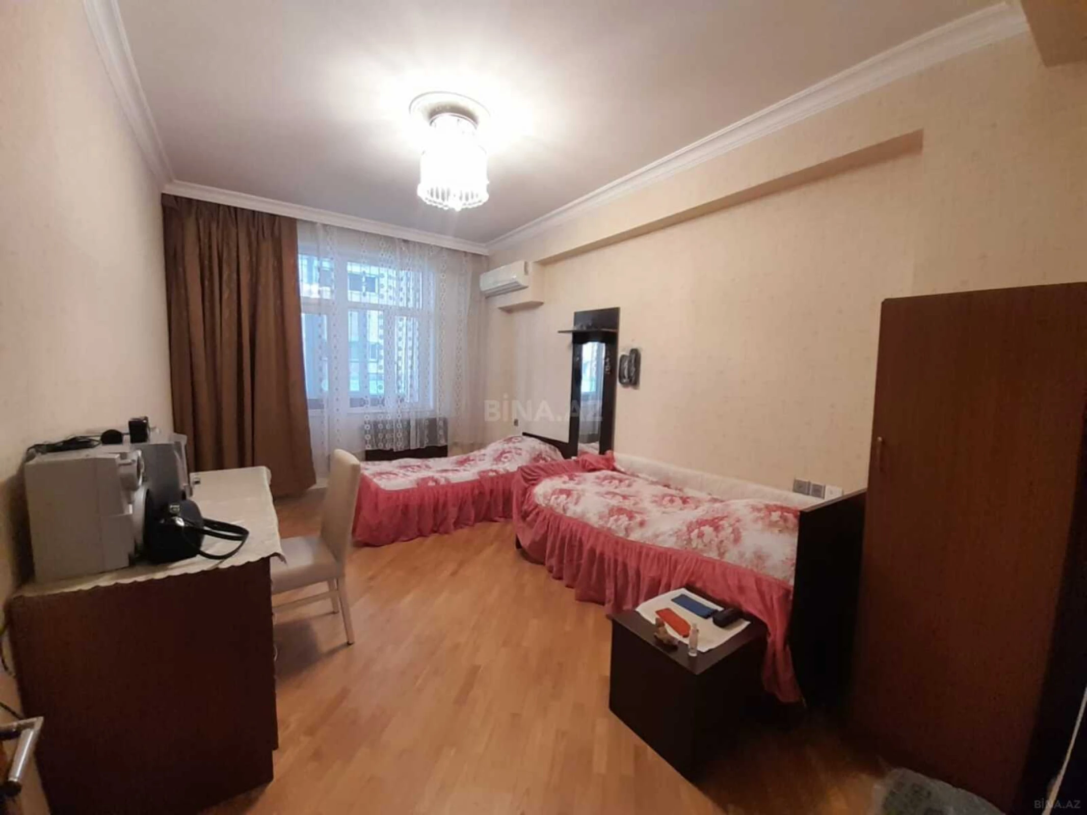 Satılır 3 otaqlı mənzil 135 m²