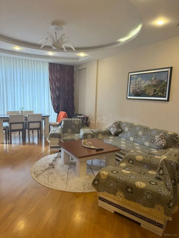 Satılır 4 otaqlı mənzil 165 m²