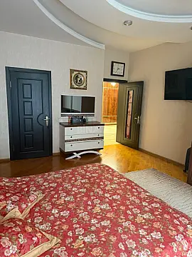 Satılır 4 otaqlı mənzil 165 m²