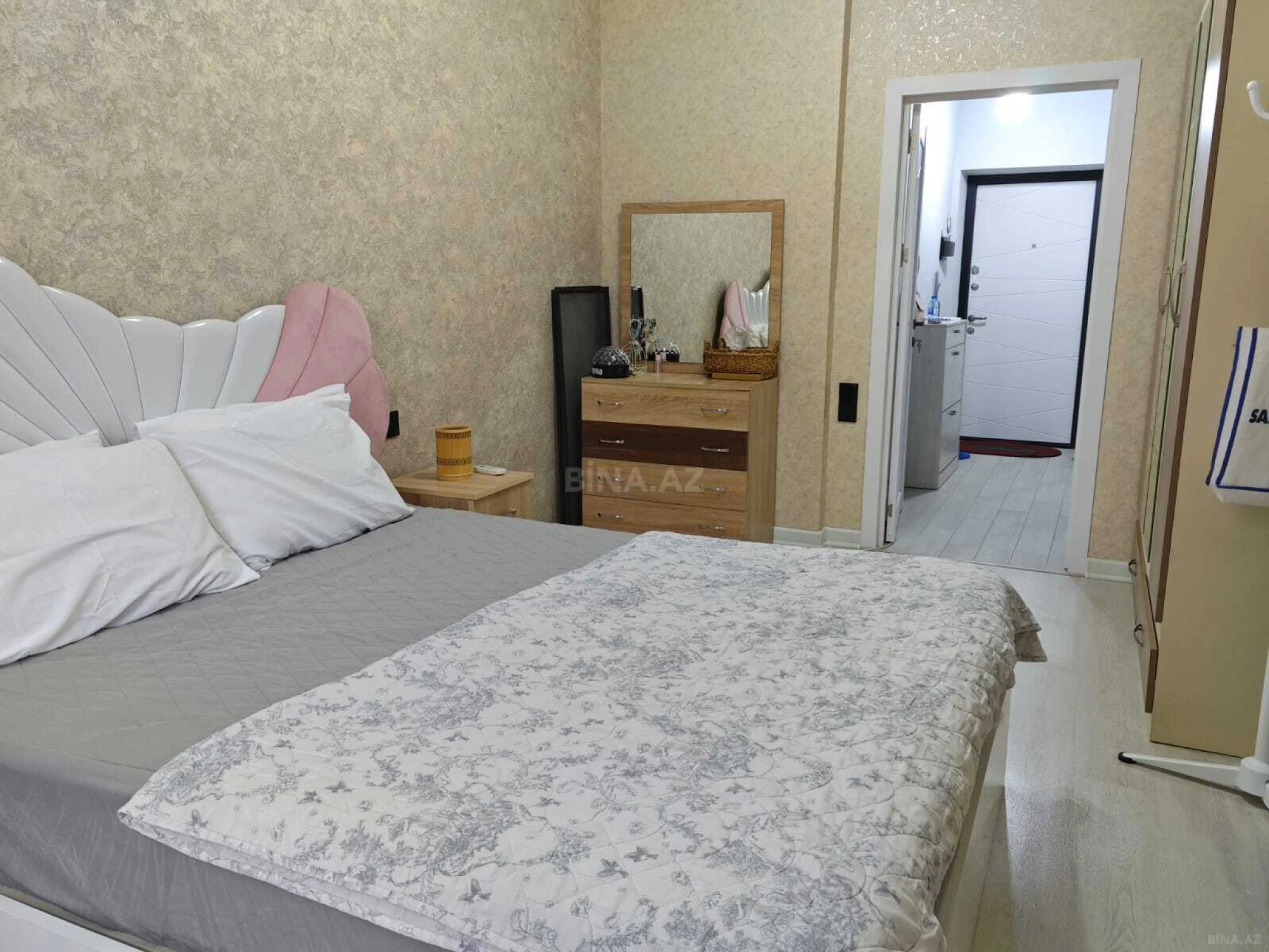 Kirayə verilir 2 otaqlı mənzil 80 m²