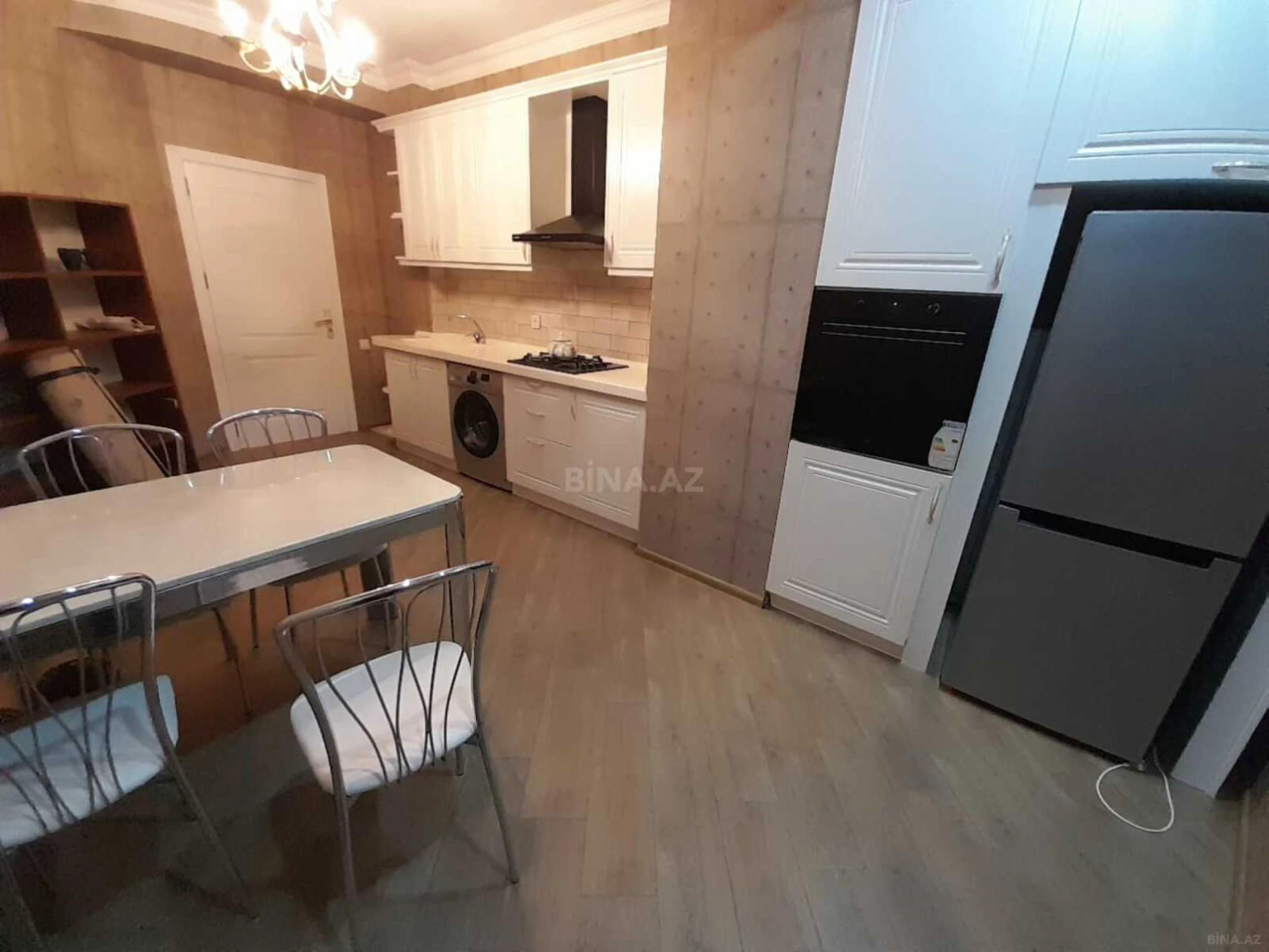 Kirayə verilir 3 otaqlı mənzil 135 m²