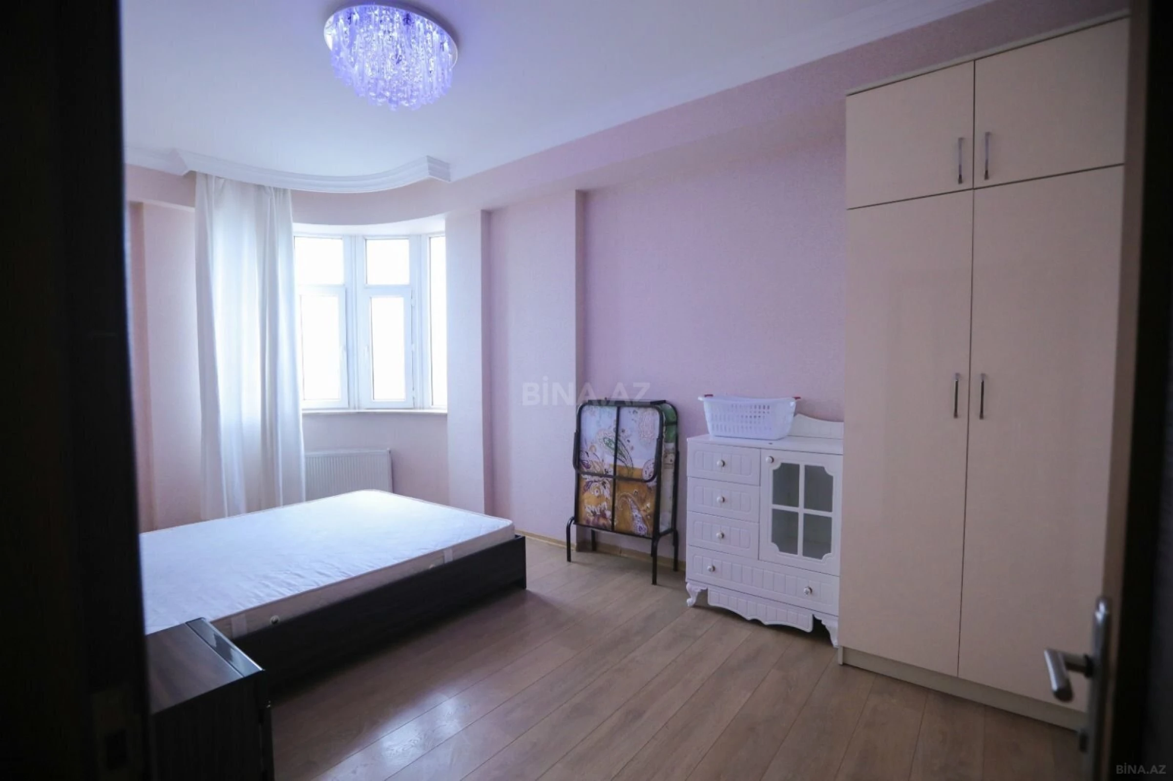 Satılır 3 otaqlı mənzil 116 m²