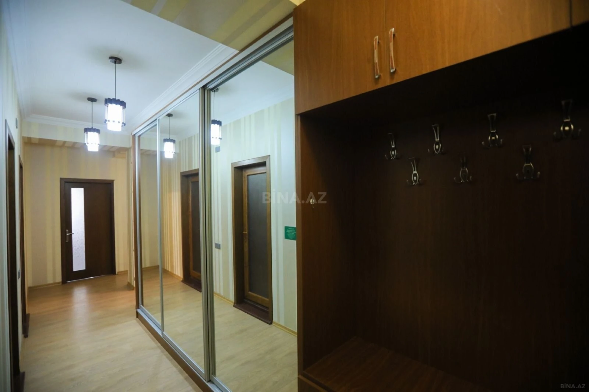 Satılır 3 otaqlı mənzil 116 m²