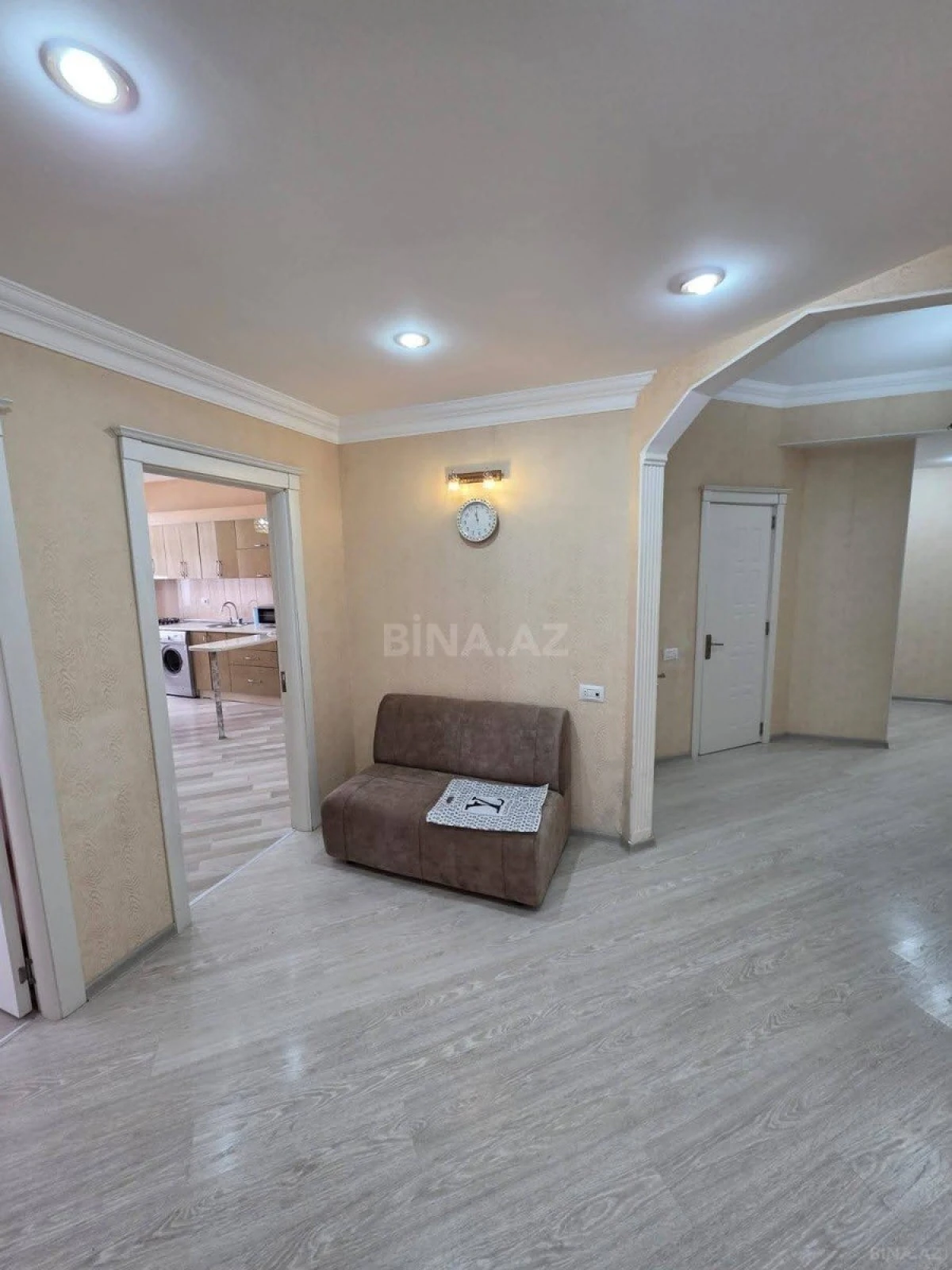 Kirayə verilir 3 otaqlı mənzil 136 m²