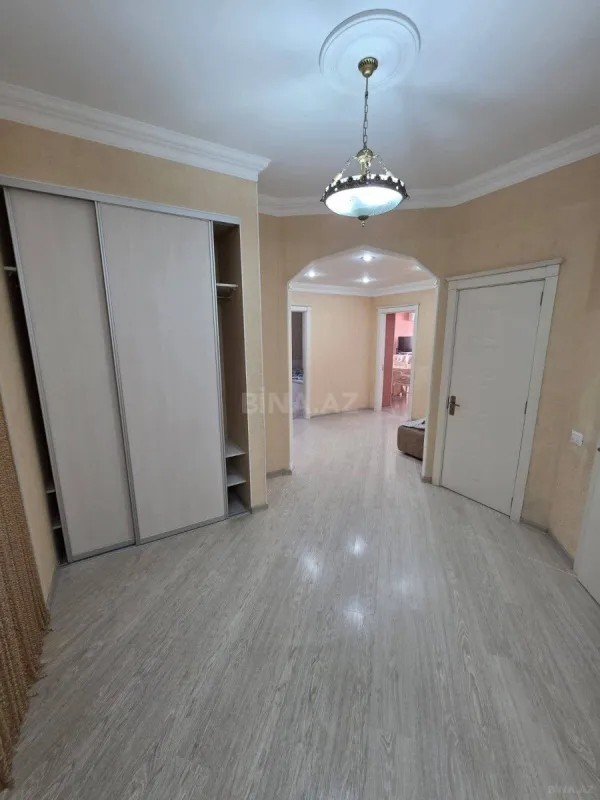Kirayə verilir 3 otaqlı mənzil 136 m²