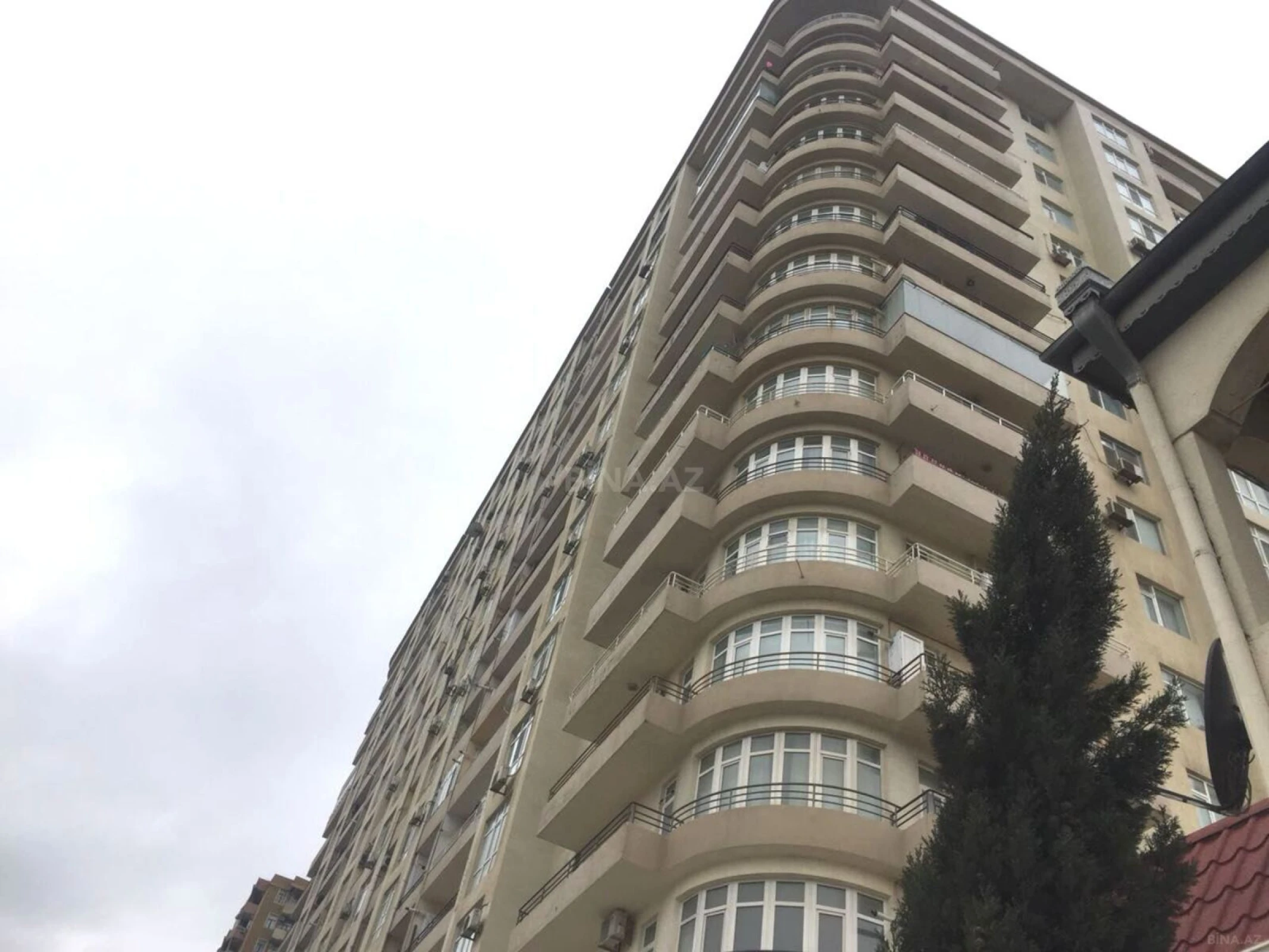 Satılır 2 otaqlı mənzil 110 m²