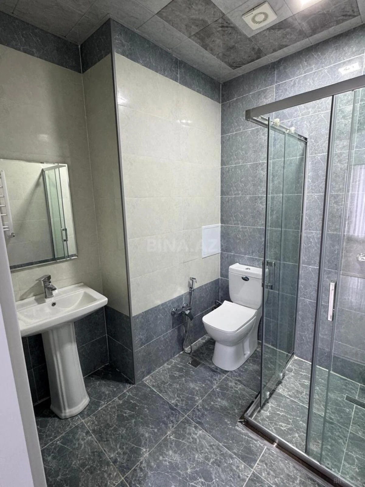 Kirayə verilir 3 otaqlı mənzil 99 m²