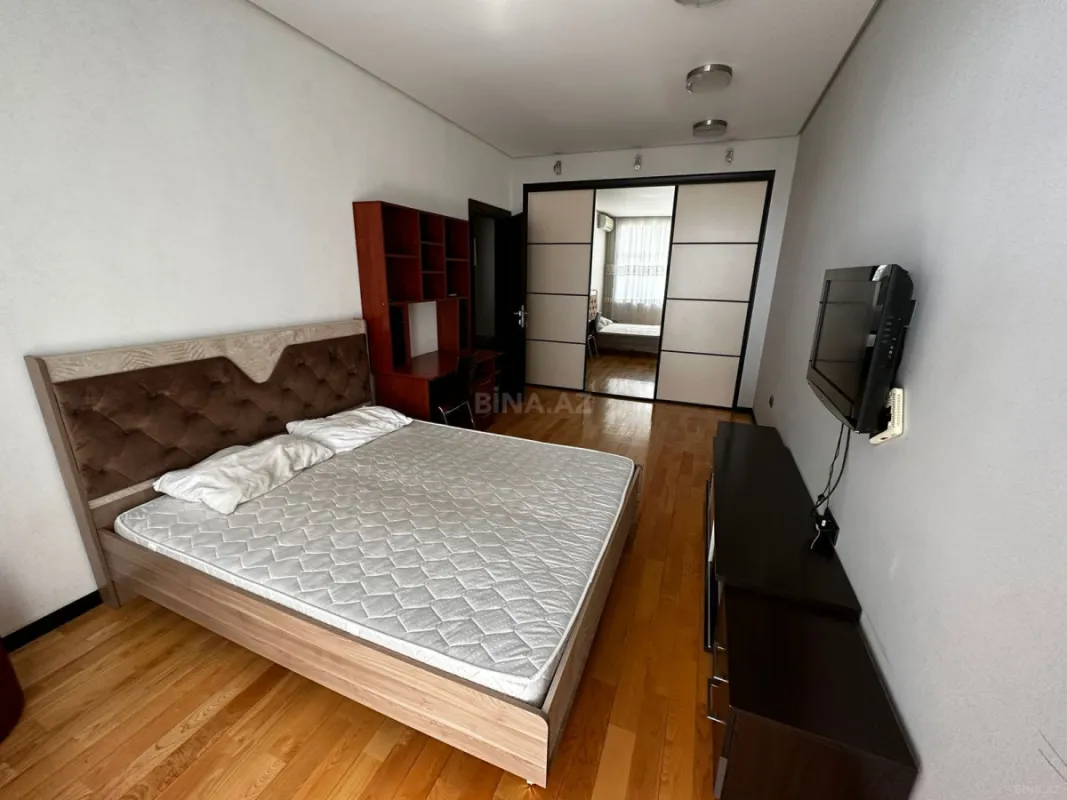Kirayə verilir 4 otaqlı mənzil 210 m²