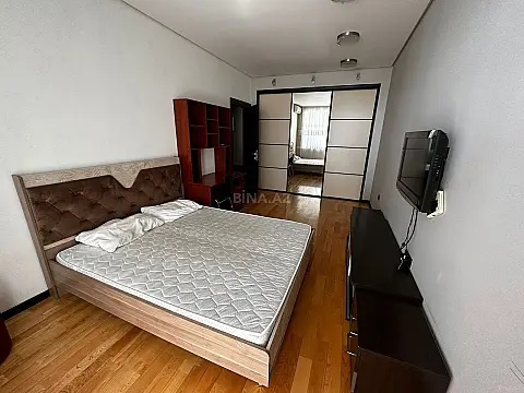 Kirayə verilir 4 otaqlı mənzil 210 m²