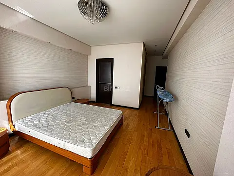Kirayə verilir 4 otaqlı mənzil 210 m²